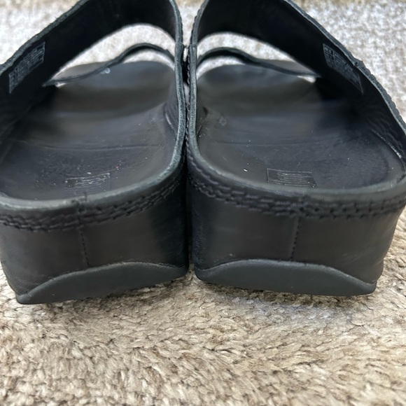 FitFlop Black leather sandals. Microwobbleboard Technology. Size 7. Gold details - Picture 6 of 12